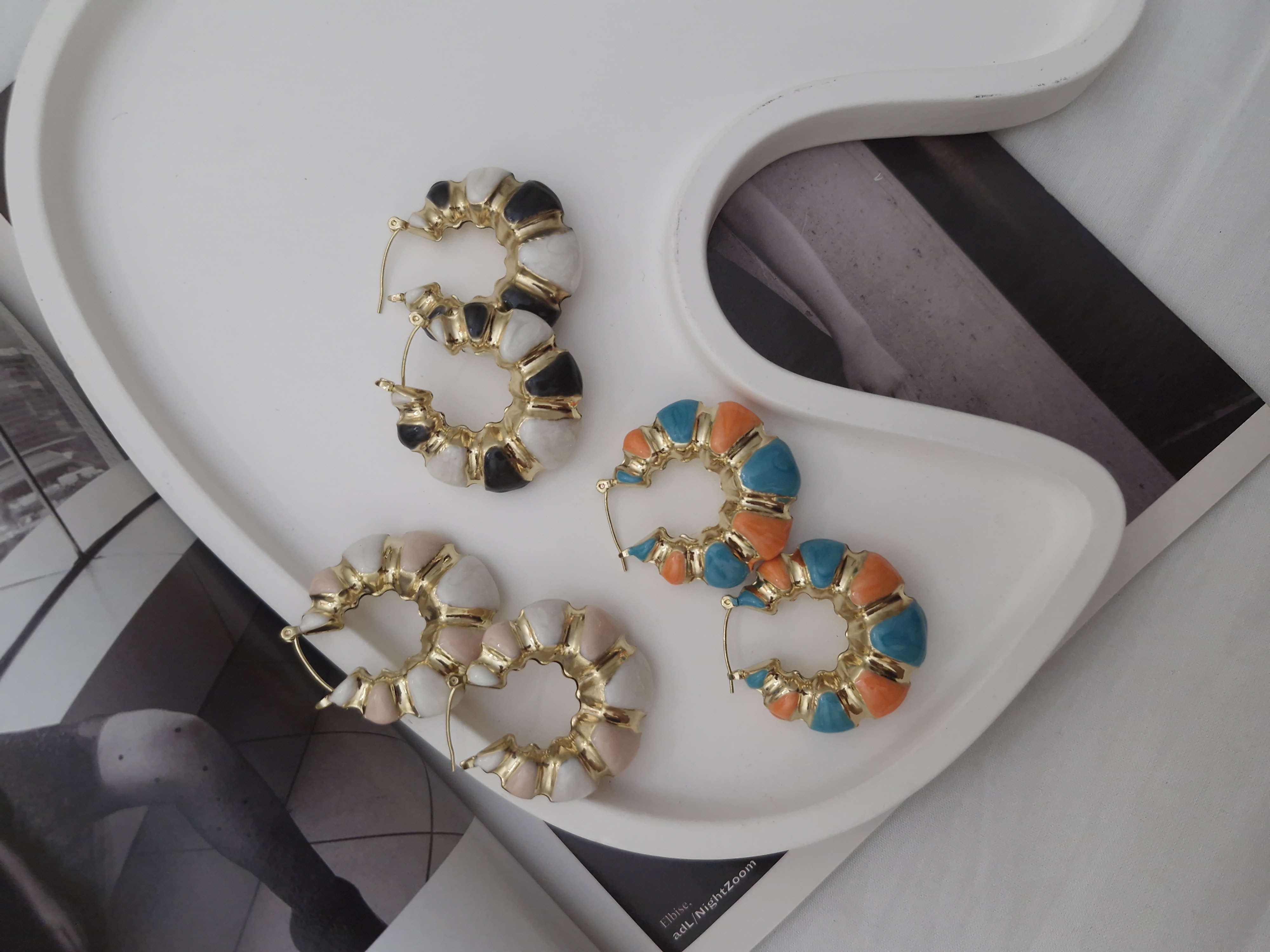 گوشواره گرد رنگی طلایی