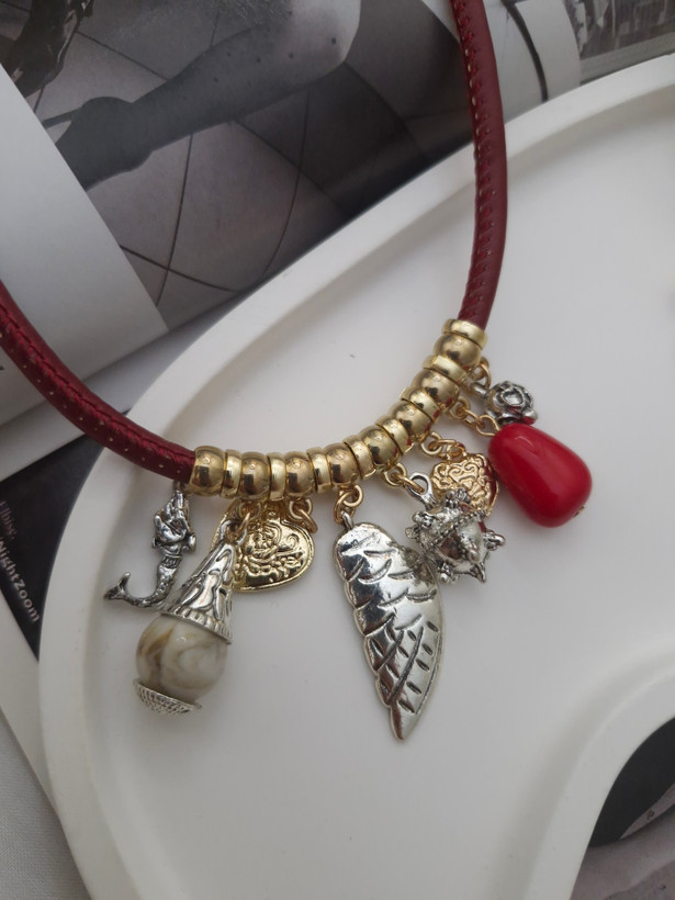 گردنبند چرمی