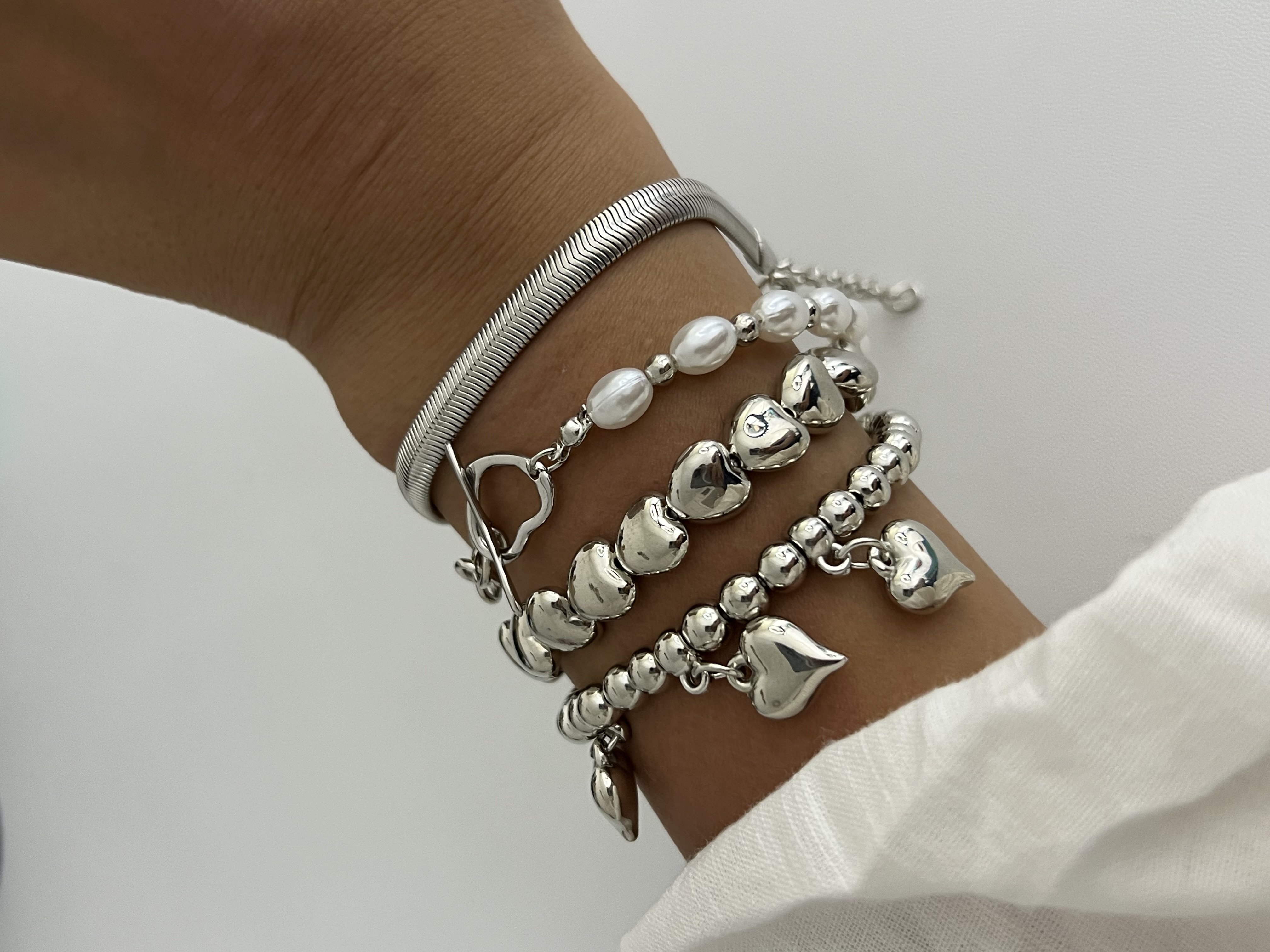 پک ۴ تایی دستبند رادیوم زنانه مدل Heart Pearl